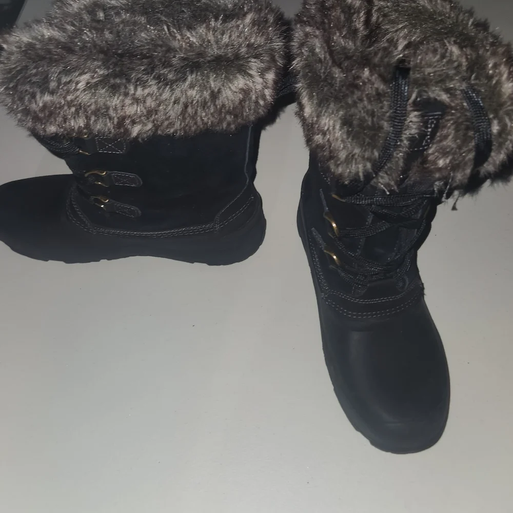 Women's Khombu Watefproof Winter Black Fur-Lined Boots Size 9